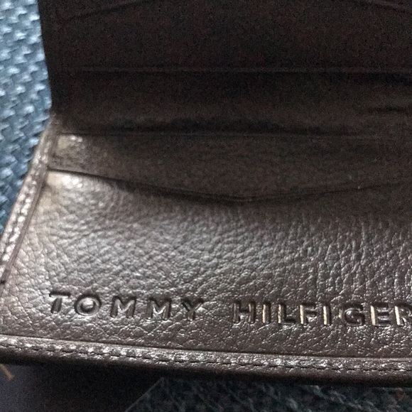 NWT! Tommy Hilfiger Men’s Brown Leather Credit Card Case w/ money clip - Picture 5 of 6